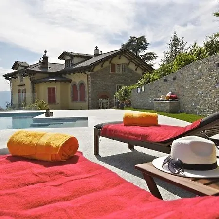 Sleeps 12 Pool Wifi Premeno