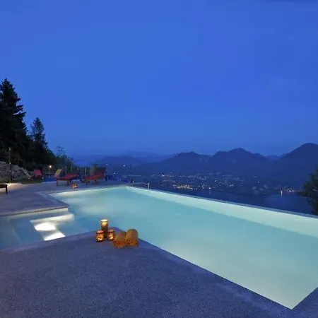 Sleeps 12 Pool Wifi فيلة