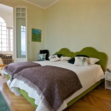 Sleeps 12 Pool Wifi Premeno